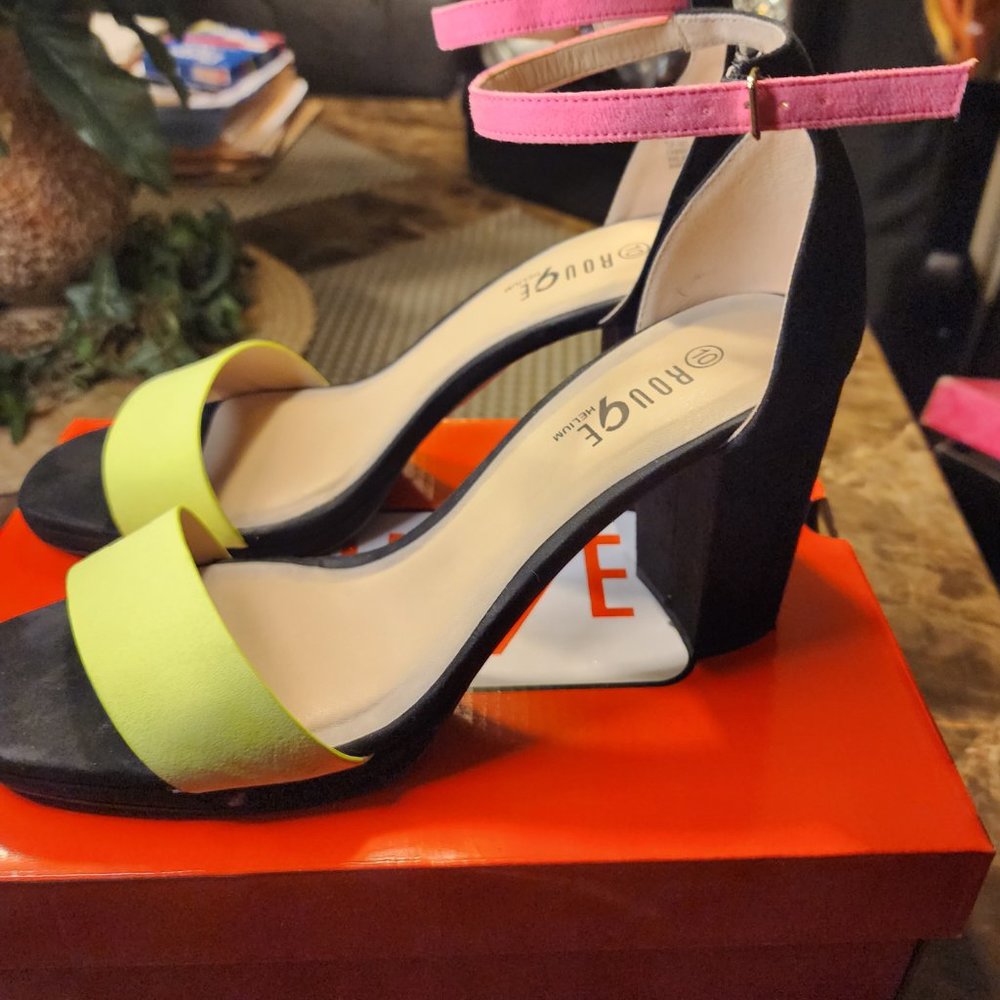 Shoes - Picture 2 of 3